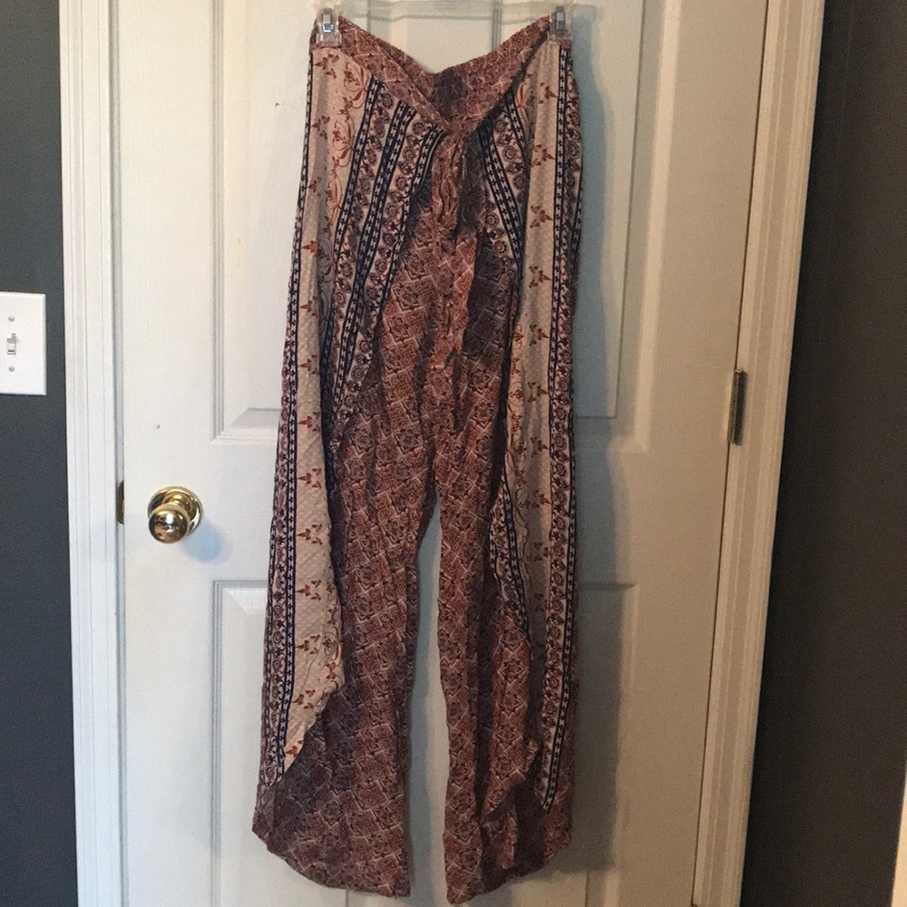 Pants with slits on both legs